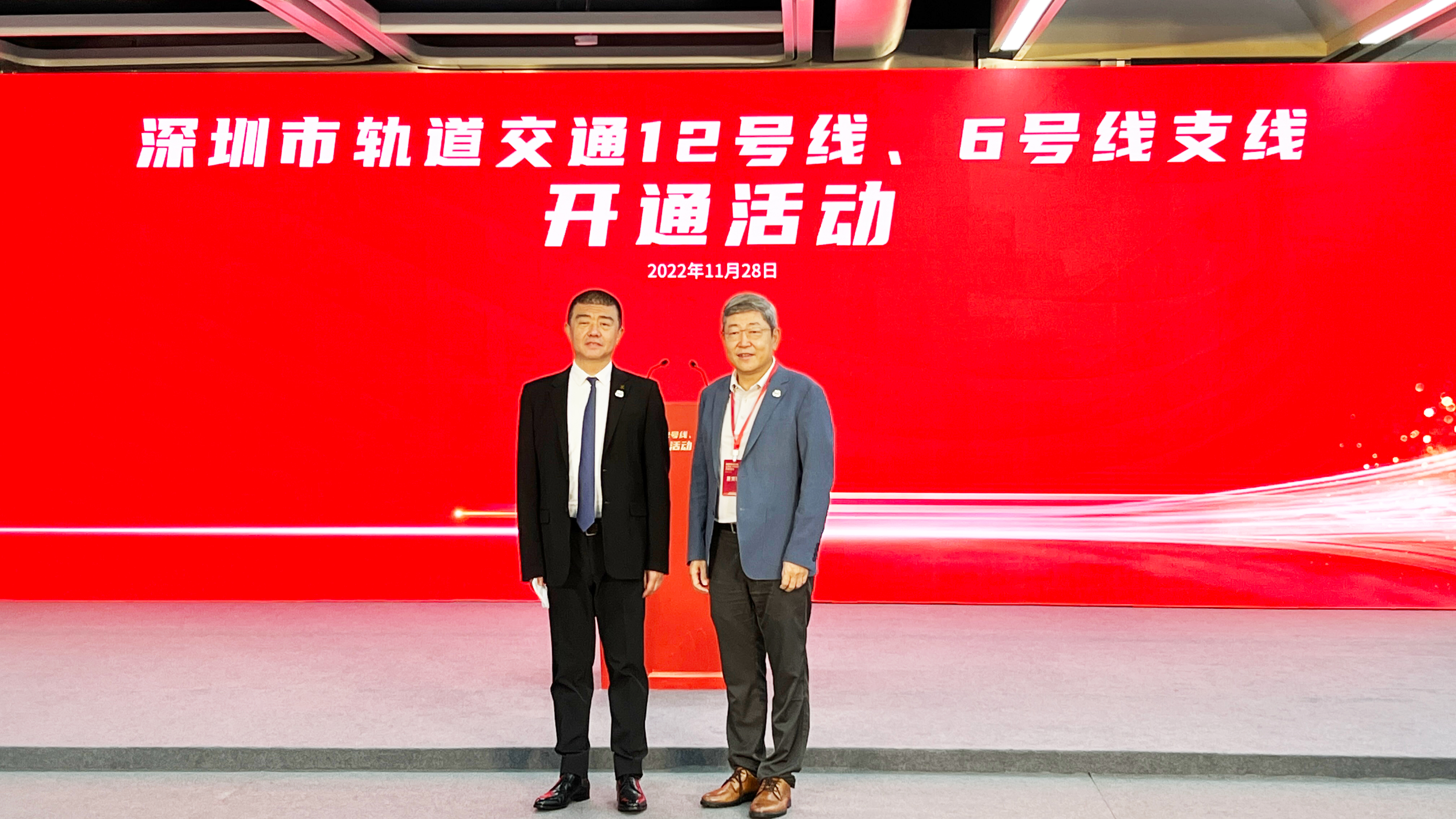 董事長(zhǎng)與地鐵老板合影.jpg 董事長(zhǎng)與地鐵老板合影.jpg